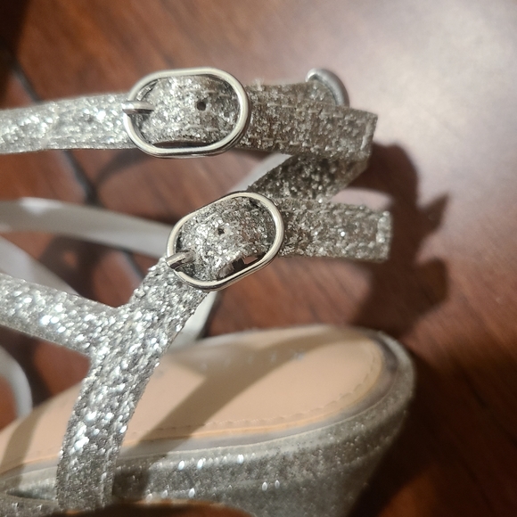 EUC 💠 Sparkly Silver Kelly&Katie Heels✨️ Size 8 - Picture 7 of 8